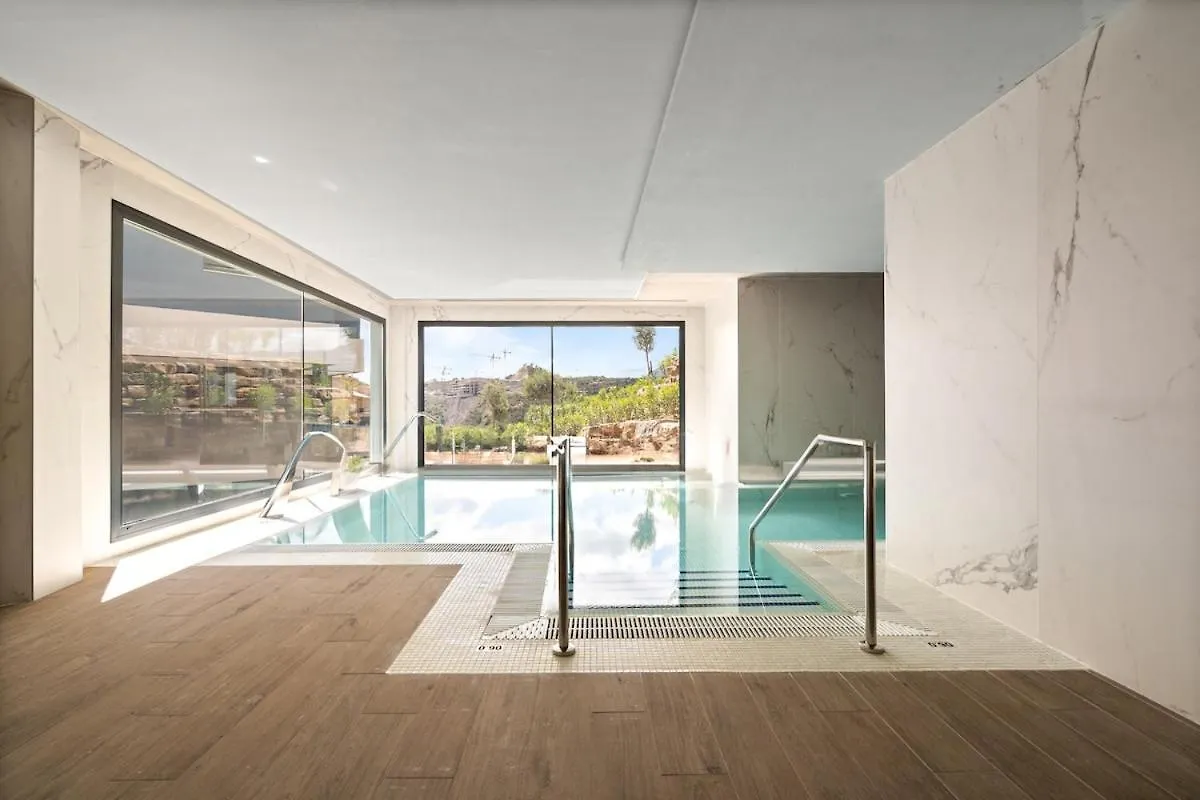 Oasis 325 With Private Garden & Wellnes Apartment Estepona